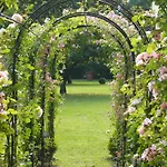 Zane Bed & Breakfast 4*